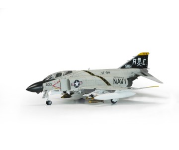 Academy 1/72 USN F-4J 