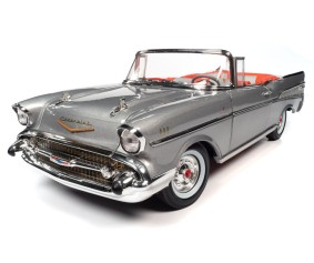Auto World 1/18 1957 Chevrolet Bel Air Convertible - Inca Silver