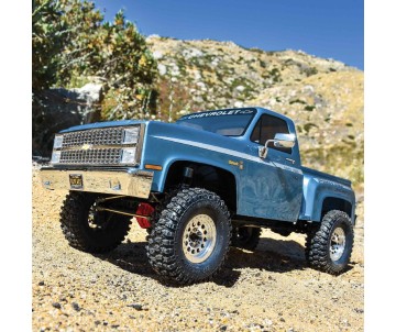 Axial 1/10 SCX10 III  Base Camp Proline 82 Chevy K10  LE RTR