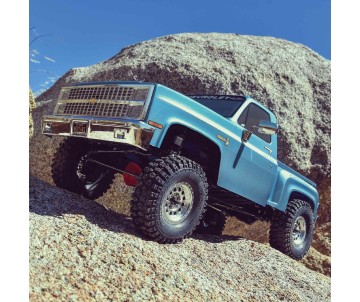 Axial 1/10 SCX10 III  Base Camp Proline 82 Chevy K10  LE RTR