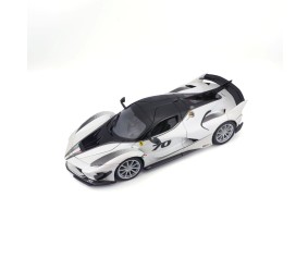 Bburago 1/18 R&P Ferrari FXX K EVO (Pearl White #70)