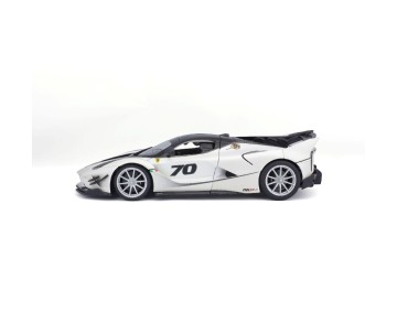 Bburago 1/18 R&P Ferrari FXX K EVO (Pearl White #70)
