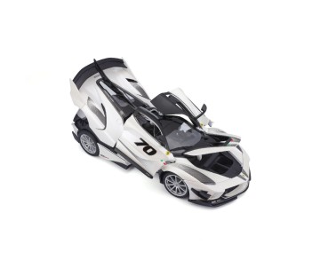Bburago 1/18 R&P Ferrari FXX K EVO (Pearl White #70)