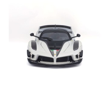 Bburago 1/18 R&P Ferrari FXX K EVO (Pearl White #70)