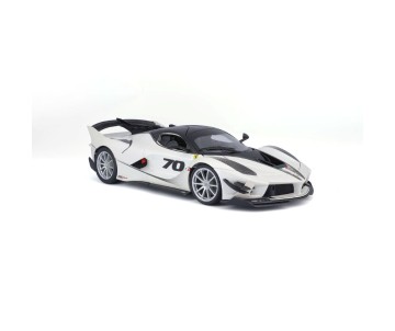 Bburago 1/18 R&P Ferrari FXX K EVO (Pearl White #70)