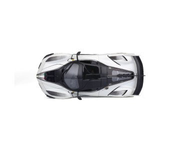Bburago 1/18 R&P Ferrari FXX K EVO (Pearl White #70)