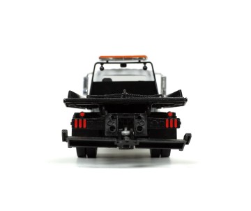 Jada 1/24 International Flat Bed Truck - Glossy White