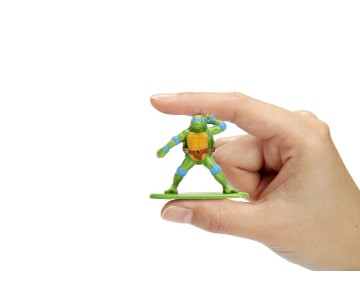 Jada Nano Scene TMNT Turtle Lair with 4 Figures