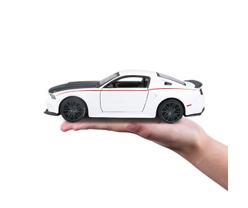 Maisto 1/24 SE 2014 Ford Mustang Street Racer - White
