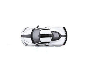 Maisto 1/24 SE 2020 Chevrolet Corvette Stingray Coupe High wing - White