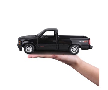 Maisto 1/24 SE 1993 Chevrolet 454 SS Pickup Truck - Black