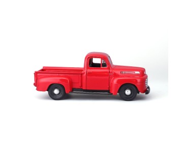 Maisto 1/24 Assembly Line 1948 Ford F-1 Pick-up (Red)