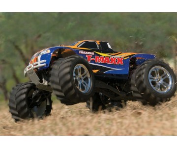 Traxxas T-Maxx Classic 1/10 Scale Nitro Powered 4WD Maxx Monster Truck with TQ 2.4 Ghz Radio System (Blue) Traxxas T-Maxx Classic 1/10 Scale Nitro Powered 4WD Maxx Monster Truck with TQ 2.4 Ghz Radio System (Blue)