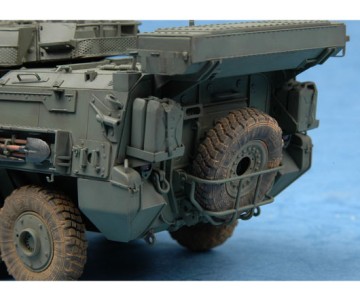 Trumpeter 1/35 Canadian LAV-III 8x8 Wheeled Armoured Vehicle