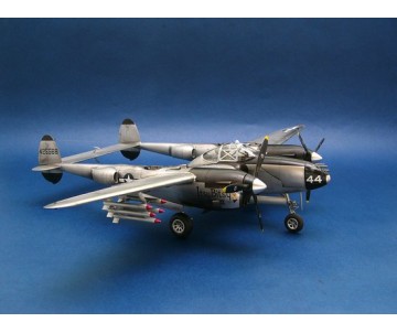 Trumpeter 1/32 Lockheed P-38L-5-LO Lightning