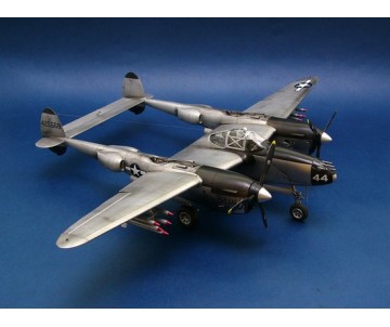 Trumpeter 1/32 Lockheed P-38L-5-LO Lightning