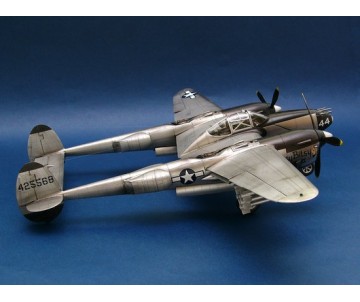 Trumpeter 1/32 Lockheed P-38L-5-LO Lightning