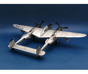Trumpeter 1/32 Lockheed P-38L-5-LO Lightning