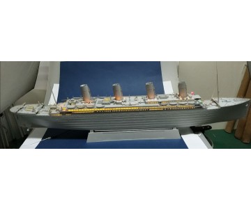 Trumpeter 1/200 Titanic with LED Light Set