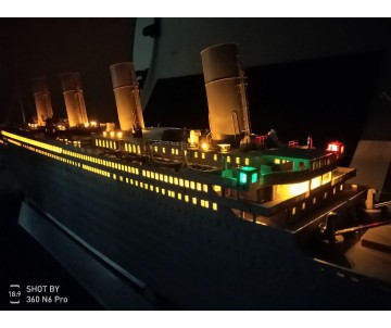 Trumpeter 1/200 Titanic with LED Light Set