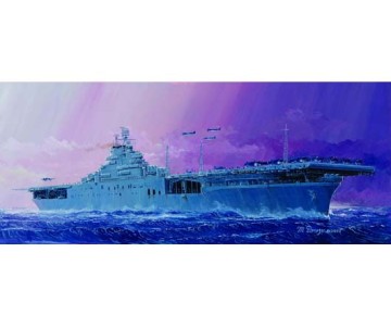 Trumpeter 1/700 USS ESSEX CV-9