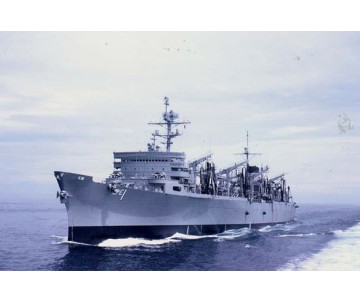 Trumpeter 1/700 AOE Fast Combat Support Ship USS Sacramento(AOE-1)