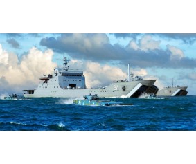 Trumpeter 1/700 PLA Navy Type 072A LST